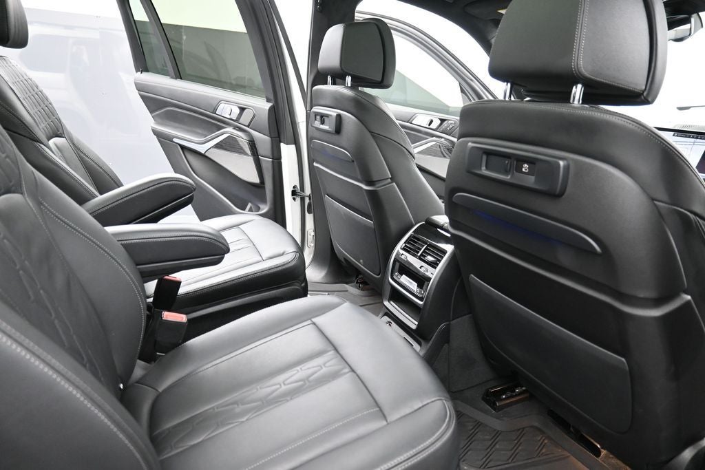 2022 BMW X7 M50i