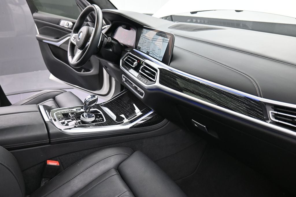 2022 BMW X7 M50i