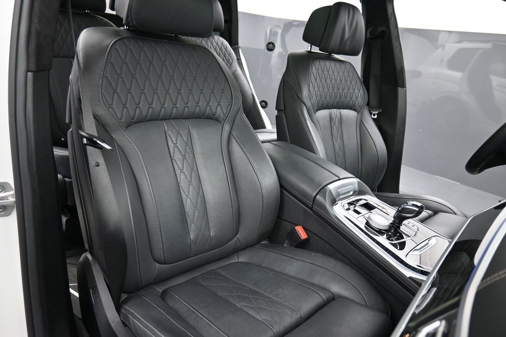 2022 BMW X7 M50i