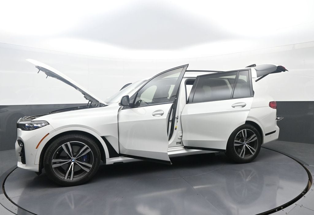 2022 BMW X7 M50i