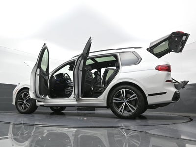 2022 BMW X7 M50i