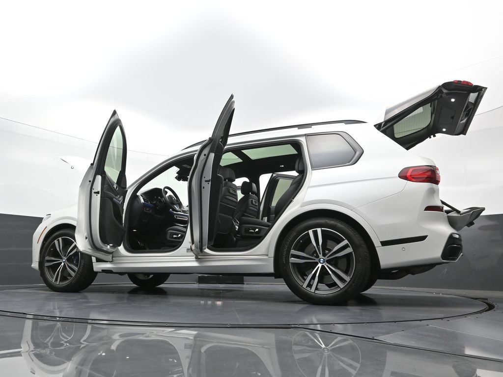 2022 BMW X7 M50i
