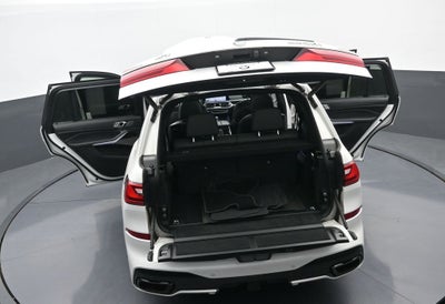 2022 BMW X7 M50i