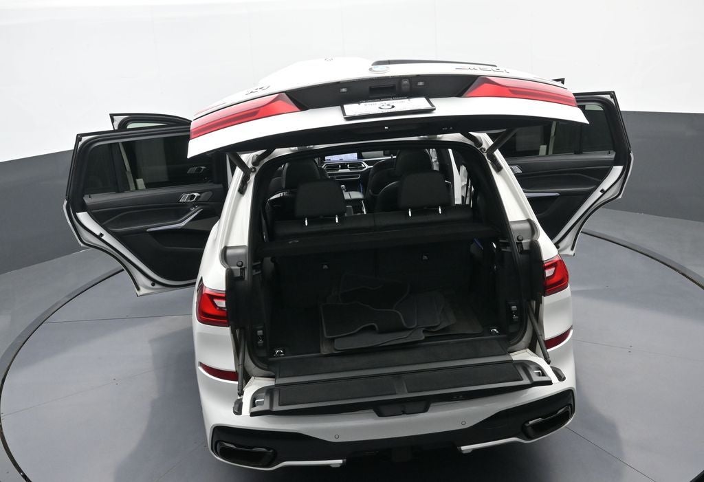 2022 BMW X7 M50i