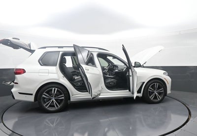 2022 BMW X7 M50i