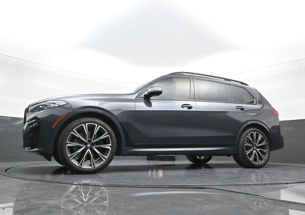2022 BMW X7 M50i