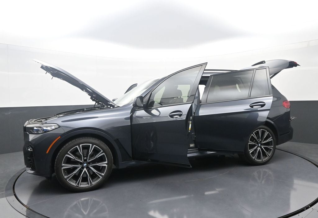 2022 BMW X7 M50i