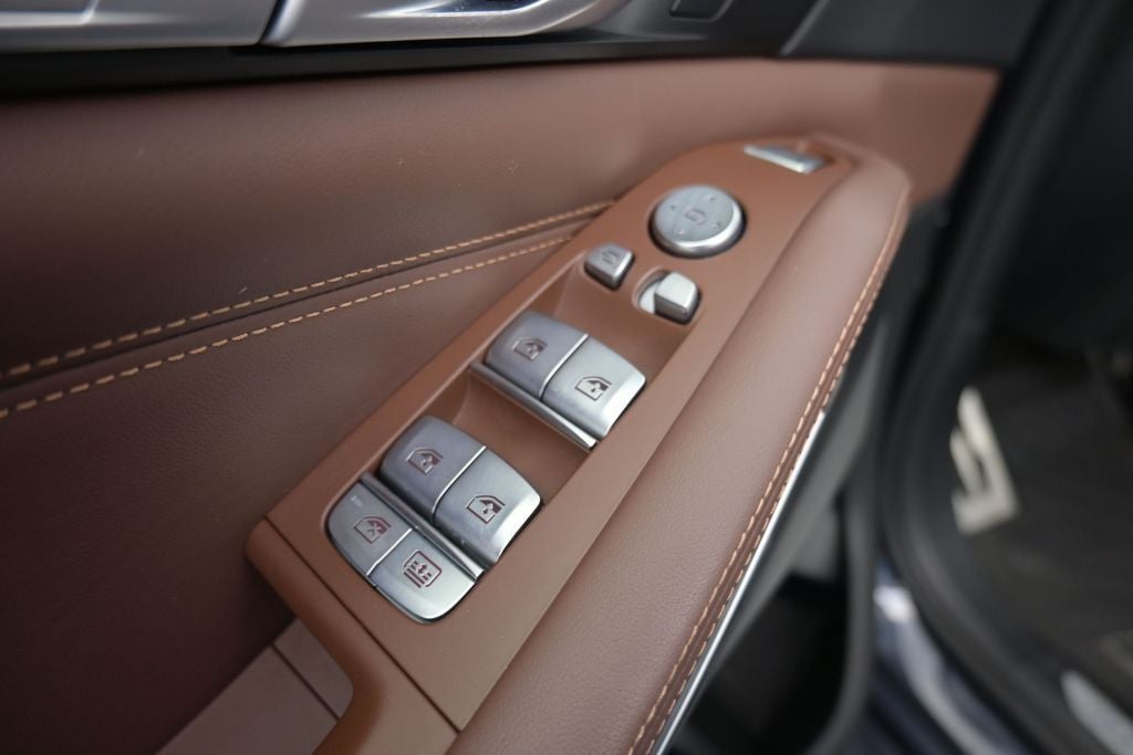 2022 BMW X7 M50i