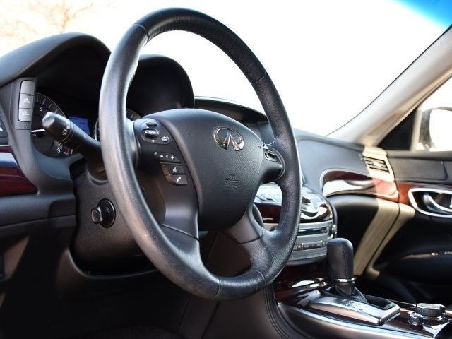 2017 INFINITI Q70 3.7X