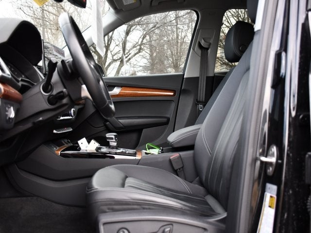 2023 Audi Q5 45 S line Premium quattro