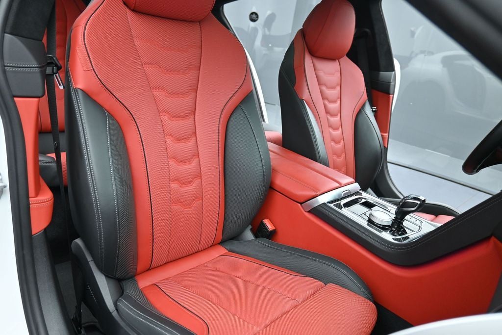 2024 BMW 8 Series M850i