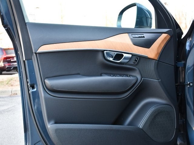 2025 Volvo XC90 B6 Plus 7-Seater