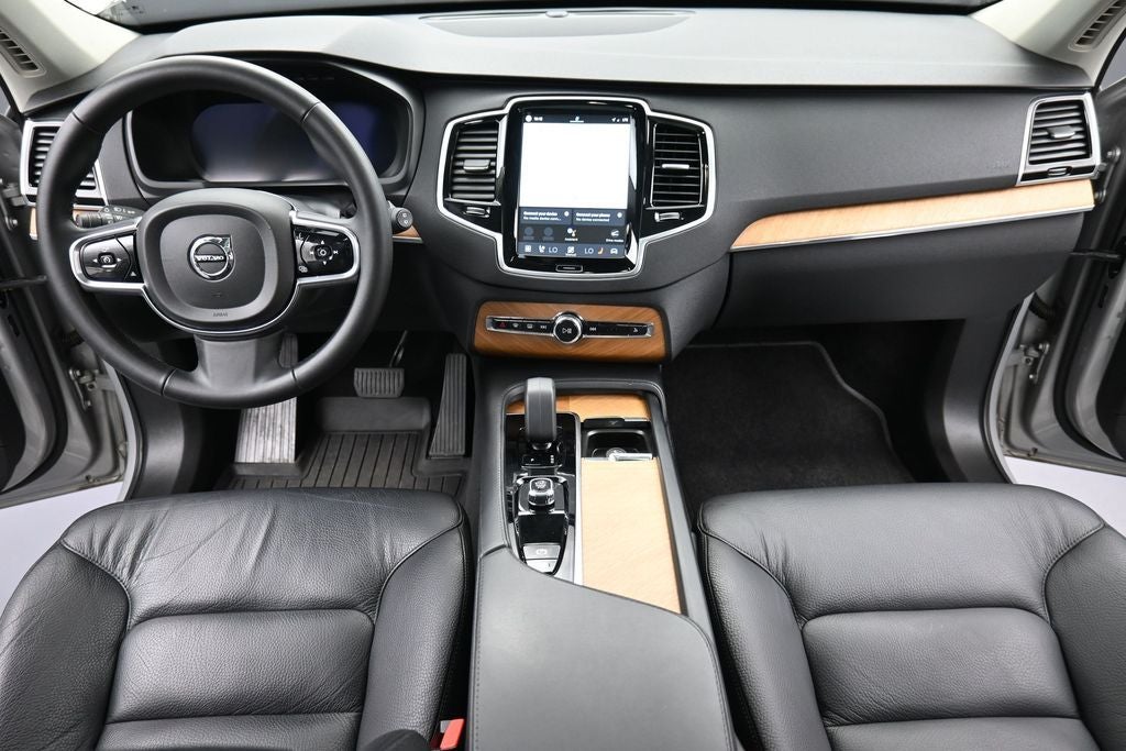 2024 Volvo XC90 Plus Bright Theme