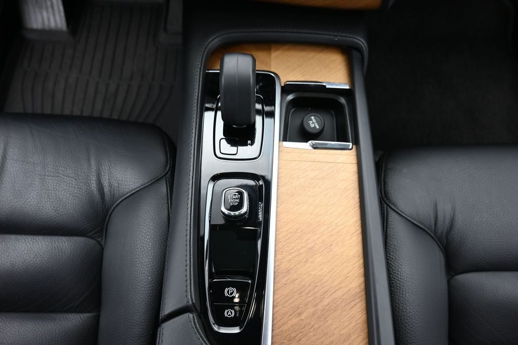 2024 Volvo XC90 Plus Bright Theme