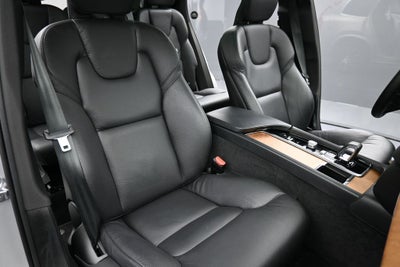 2024 Volvo XC90 Plus Bright Theme