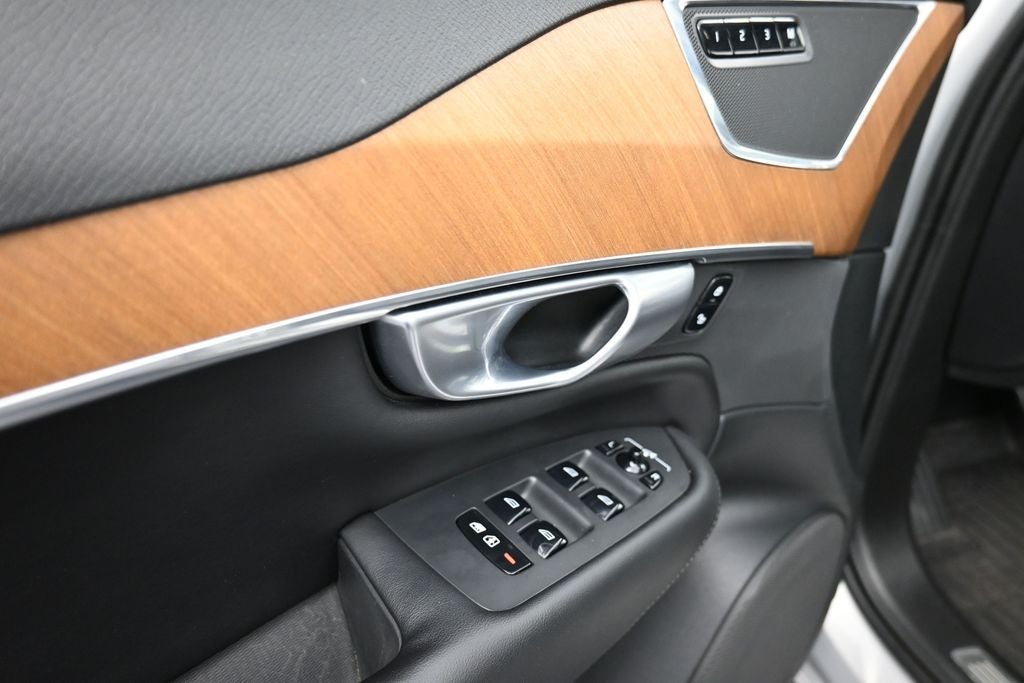 2024 Volvo XC90 Plus Bright Theme