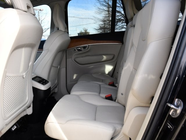 2022 Volvo XC90 T6 Momentum