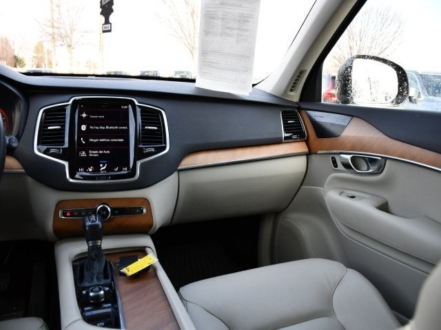 2022 Volvo XC90 T6 Momentum