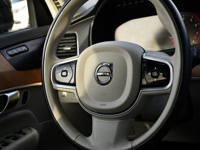 2022 Volvo XC90 T6 Momentum