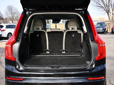 2022 Volvo XC90 T6 Momentum