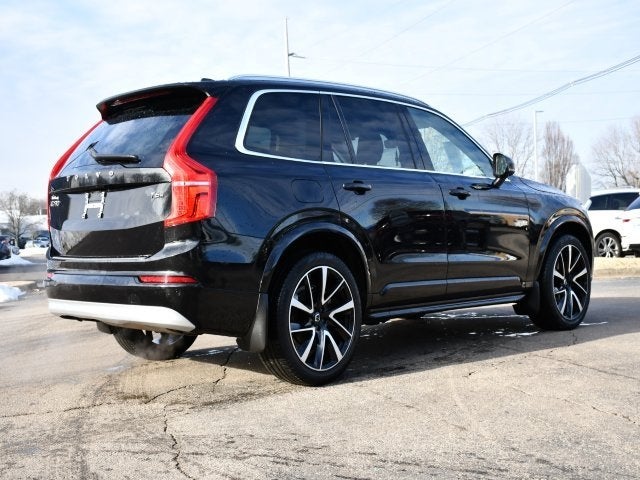 2022 Volvo XC90 T6 Momentum