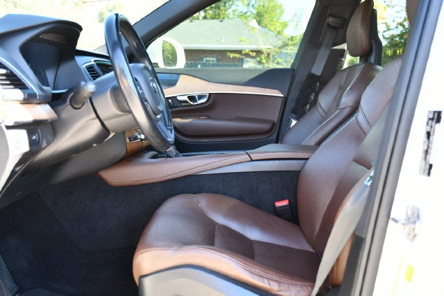 2022 Volvo XC90 T6 Momentum
