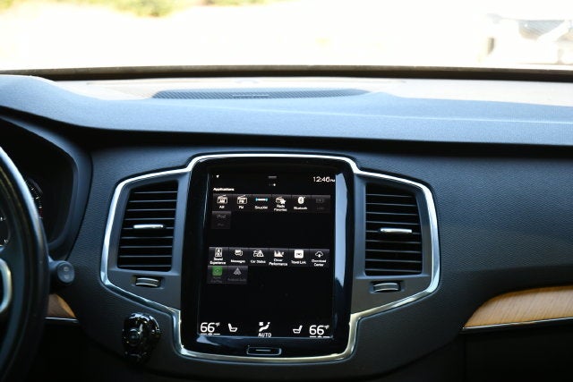 2022 Volvo XC90 T6 Momentum