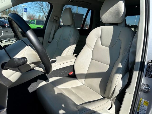 2020 Volvo XC90 T6 Momentum