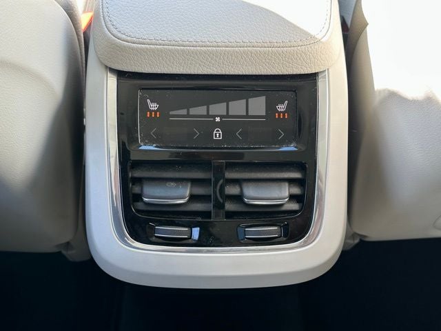 2020 Volvo XC90 T6 Momentum