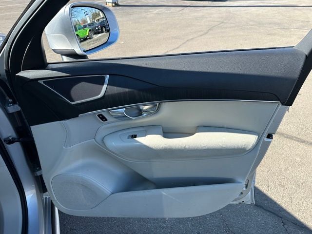 2020 Volvo XC90 T6 Momentum