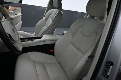 2022 Volvo XC90 Momentum