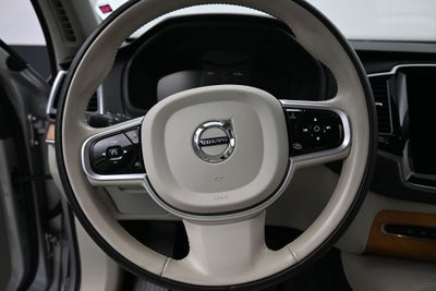 2022 Volvo XC90 Momentum