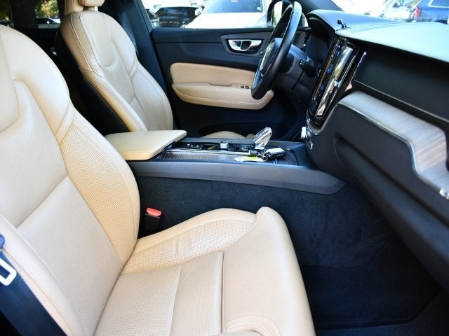 2022 Volvo XC60 B5 Inscription