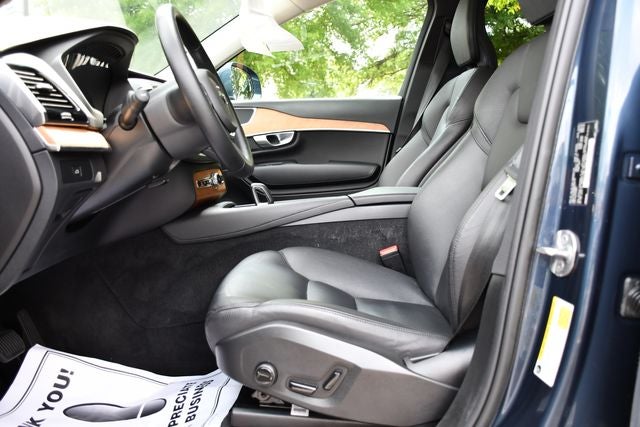 2023 Volvo XC90 B5 Plus