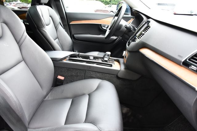 2023 Volvo XC90 B5 Plus