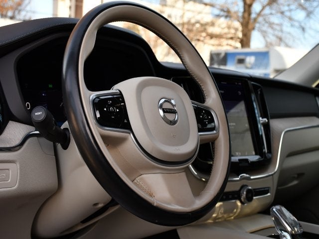 2022 Volvo XC60 B5 Inscription