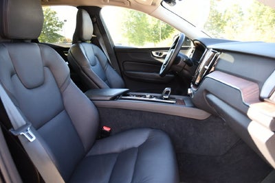 2024 Volvo XC60 B5 Plus Dark Theme