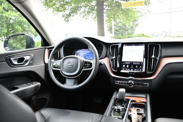 2024 Volvo XC60 B5 Plus Dark Theme