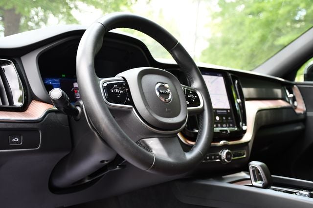 2024 Volvo XC60 B5 Plus Dark Theme