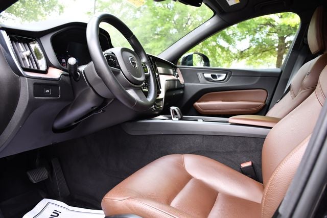 2024 Volvo XC60 B5 Plus Dark Theme