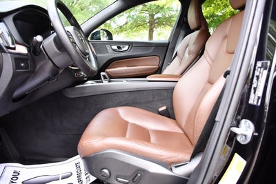 2024 Volvo XC60 B5 Plus Dark Theme