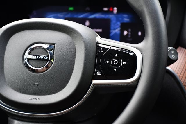 2024 Volvo XC60 B5 Plus Dark Theme