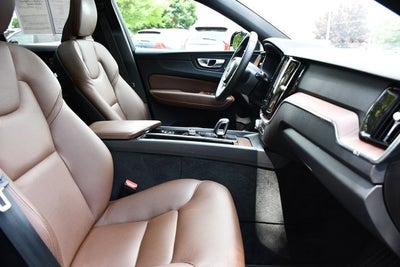 2024 Volvo XC60 B5 Plus Dark Theme