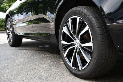 2024 Volvo XC60 B5 Plus Dark Theme