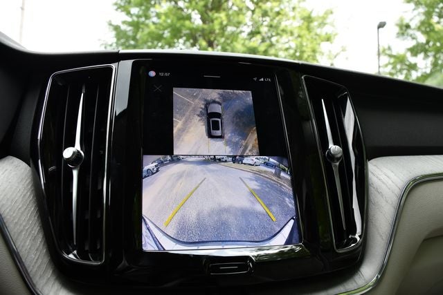 2024 Volvo XC60 B5 Plus Dark Theme