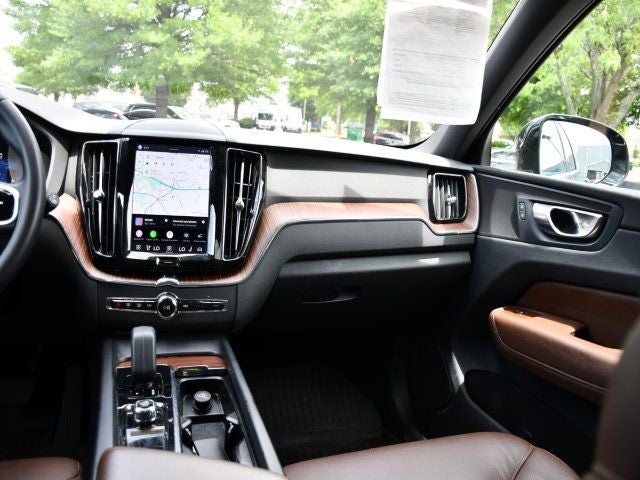 2023 Volvo XC60 B5 Plus Bright Theme
