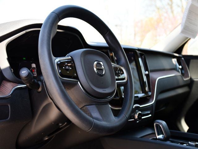2023 Volvo XC60 B5 Plus Bright Theme