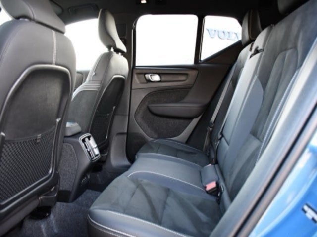 2025 Volvo XC40 B5 Plus Dark Theme