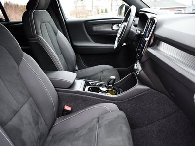 2025 Volvo XC40 B5 Plus Dark Theme