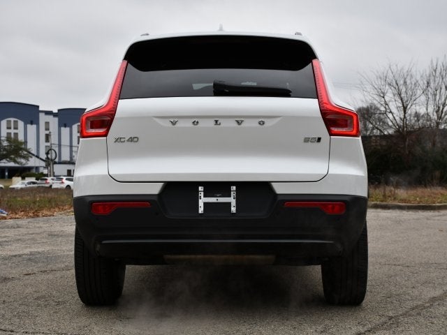 2025 Volvo XC40 B5 Plus Dark Theme